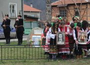 ЕТРОПОЛЦИ СЕ ПОКЛОНИХА ПРЕД ГЕРОИЧНАТА СМЪРТ НА АПОСТОЛА
