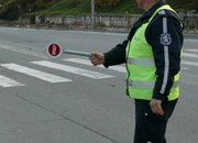Пътна полиция проверява товарни автомобили и автобуси