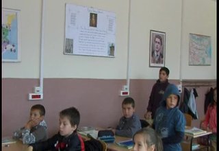 Учениците от основно училище „Отец Паисий” във Врачеш отбелязаха своя патронен празник Скрийншот