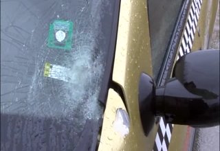 Роми изпотрошиха такси в Скравена Скрийншот