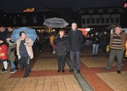 Светна коледната елха на Етрополе