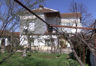Ограбиха възрастна зъболекарка в Трудовец Скрийншот