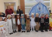 Деца от Детска градина “Звънче“ поднесоха празнична програма в Дома за възрастни хора “Д-р Адриян Атанасов“ 