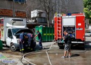 Пожарникари гасиха хладилен бус зад супермаркет в центъра на Ботевград 