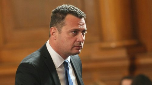 Иван Ченчев към президента: Изнесохте оръжие за 1 милиард евро. Отива ли то за Украйна?