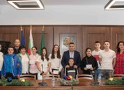 Кметът инж. Владимир Александров награди децата с изявени дарби в Етрополе