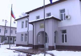 След като бе санирана, сградата на кметството в Литаково се ремонтира и вътре Скрийншот