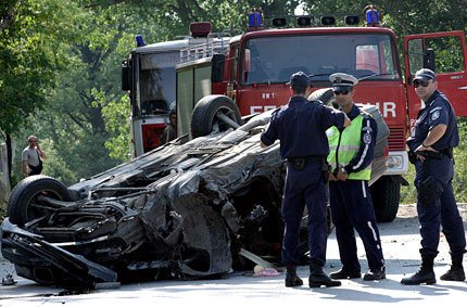 Жена изгоря затисната в автомобил на метри от пожарната