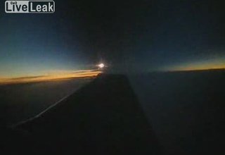 Слънчевото затъмнение снимано от самолет Скрийншот