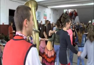 За шеста поредна година в ПГТМ "Христо Ботев правят" възстановка на Великеднеския събор в ботевград Скрийншот