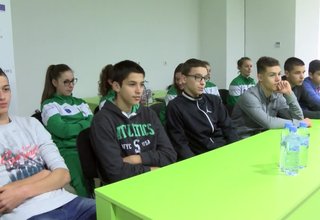 Момчетата и момичетата от БК "Балкан" се срещнаха с представители на различни професии Скрийншот