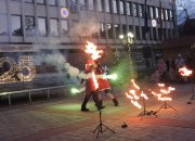 ЗА ПЪРВИ ПЪТ В ЕТРОПОЛЕ СИЯЕ КОЛЕДНО ГРАДЧЕ