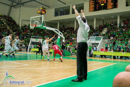 Балкан поведе с 2-1 след победа с 82-78 в Ботевград