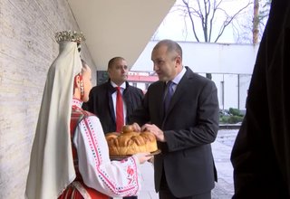 Президенът на България Румен Радев днес бе в Ботевград за тържествата по повод Деня на Освобождението Скрийншот