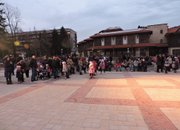 С красива елха, топло време и празнични фоерверги започват празниците в Етрополе
