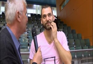 Снощи в залата в Правец бе миналогодишният капитан на Балкан Павел Маринов, заедно с още няколко момчета в розови тениски Скрийншот