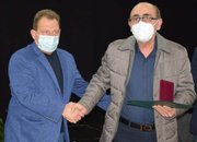 ДОКТОР ВЕЛИЗАР МАРКОВ БЕ УДОСТОЕН С   „ПОЧЕТЕН ЗНАК ЗА ГРАЖДАНСКИ ПРИНОС“   В СФЕРАТА НА ЗДРАВЕОПАЗВАНЕТО В ОБЩИНА ЕТРОПОЛЕ