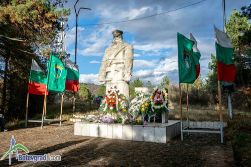 Отдадоха почит на загиналите руски войници край Новачене
