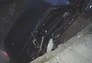 Кола с две годишно дете в нея, падна в реката Скрийншот