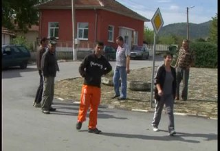 Жителите на Равнище в протестна подписка заради лошо електроснабдяване Скрийншот