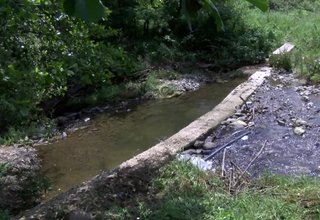 Неизвестни лица са прекъснали довеждащ водопровод, който снабдява село Гурково с питейна вода Скрийншот