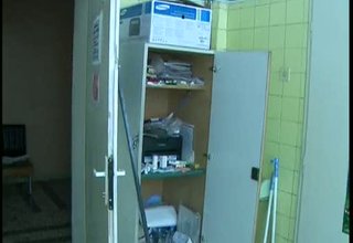 Още два лекарски кабинета в сградата на бившата поликлиника са разбити Скрийншот