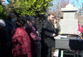 С молитви за здраве вчера ботевградчани почетоха Деня на Свети Харалампий Скрийншот