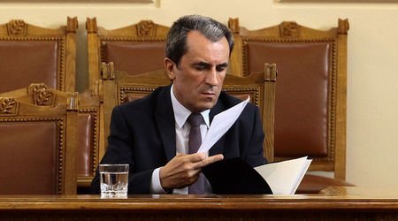 Решено: Депутатите пратиха кабинета "Орешарски" в историята