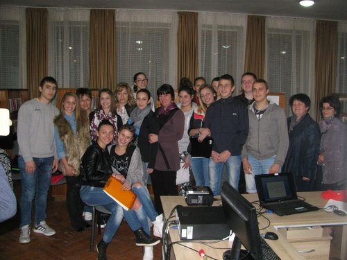 Нощ в библиотеката