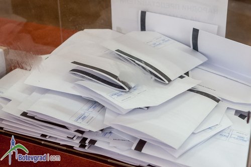 Как гласуваха в СИК №15 в Ботевград
