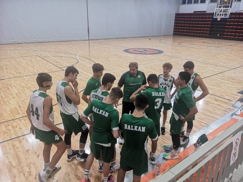 Балкан 16 започна с победа плейофите на EYBL в Унгария