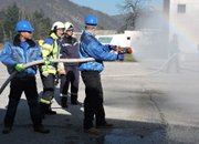 Пожарникари и доброволци гасиха „пожар” в „Етропал”