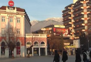 Тази вечер от 21 часа гледайте филма на Петър Наков за Косово, който той засне при гостуването на баскетболния отбор на Балкан Скрийншот