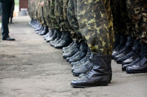След първо гласуване в НС: Въвежда се срочна служба в доброволния резерв