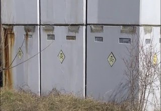 От кубове, които съхраняват пестици, изтича вода, която има има опасност да замърси почвата и водата Скрийншот
