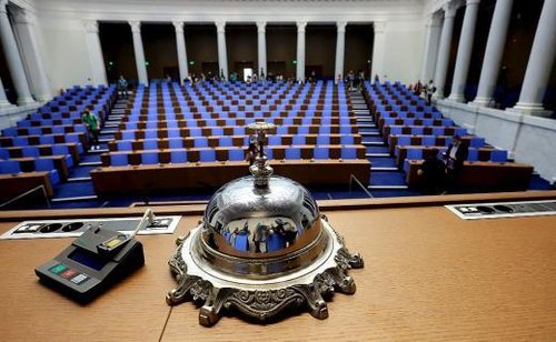 Конституционният съд реши: 16 депутати изпадат от парламента
