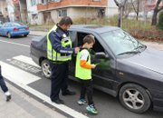 Ученици разпространиха “посланията на есенния лист“ в Правец 