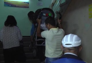 Не работещите асансьори в сградата на бившата поликлиника Скрийншот