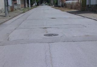 Жители на Новачене са направили подписка с искане на улица Захари Стоянов да се направят изкуствени неравности Скрийншот