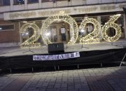 Коледното градче в центъра на Етрополе продължава да събира хора