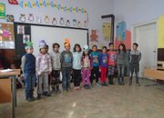 Осмомартенски поздрави от деца и ученици за жените в училището