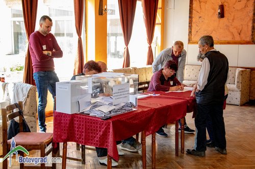 26.65% е избирателната активност към 17.30 часа 
