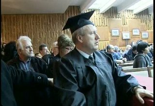 40 абсолвенти от Колежа по електроника и енергетика към ТУ получиха дипломите си Скрийншот