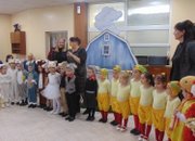 Деца от Детска градина “Звънче“ поднесоха празнична програма в Дома за възрастни хора “Д-р Адриян Атанасов“ 