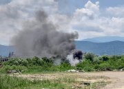 Горят гуми и стирoпор 
