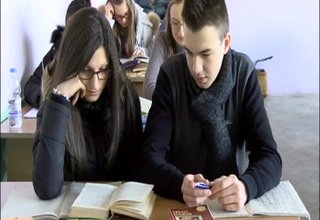 Езиковите гимназии да приемат ученици след пети клас – това предвижда проект за промяна в закона Скрийншот