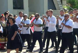 С голямо хоро, на което се хванаха 137 танцьори, вчера в Ботевград бе отбелязана 137-та годишнина на Съединението на България Скрийншот