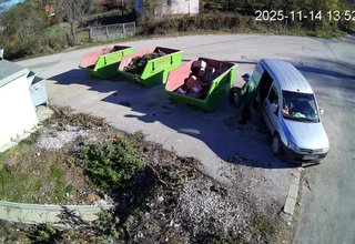 Камерите видяха: Безотговорно изхвърляне на вредни отпадъци Скрийншот