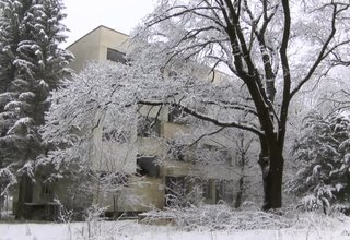 Над 630 хиляди лева е актуалната оценка на учебния корпус на бившото военно поделение Скрийншот