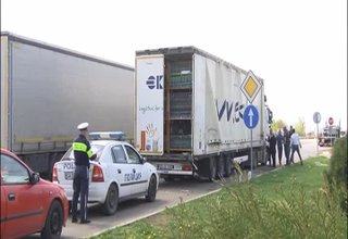 Петима афганистанци без документи бяха открити в турски Тир, спрял за почивка ва района на Пика Скрийншот